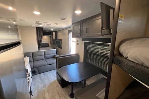 Camper ready Jayco Jay flight 264BHW Travel Trailer