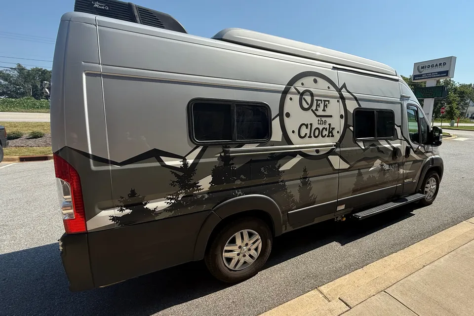 Family Fun Camper Van - Sleeps 4 - 250 Miles/Day!