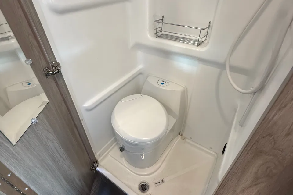 Family Fun Camper Van - Sleeps 4 - 250 Miles/Day!