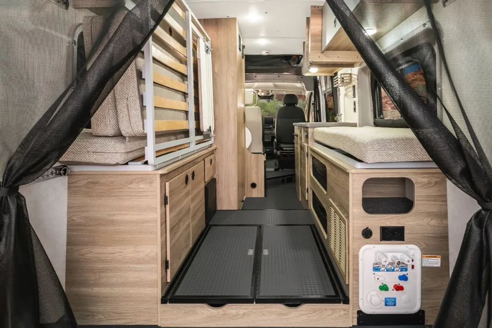 Family Fun Camper Van - Sleeps 4 - 250 Miles/Day!