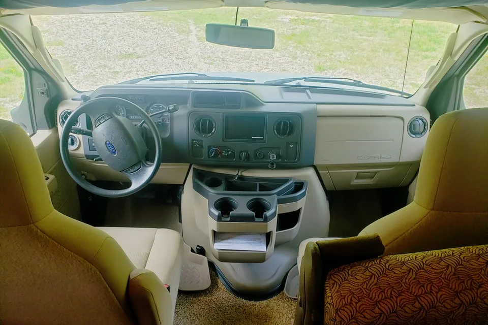 Family Sized Jayco 31 XL Class C - Come for a Tour!