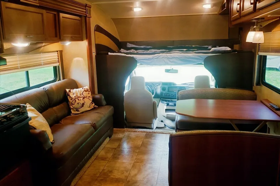 Family Sized Jayco 31 XL Class C - Come for a Tour!