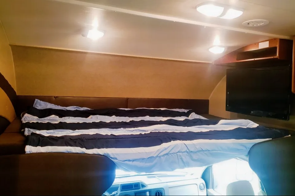 Family Sized Jayco 31 XL Class C - Come for a Tour!