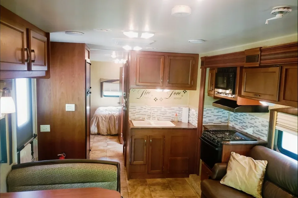 Family Sized Jayco 31 XL Class C - Come for a Tour!