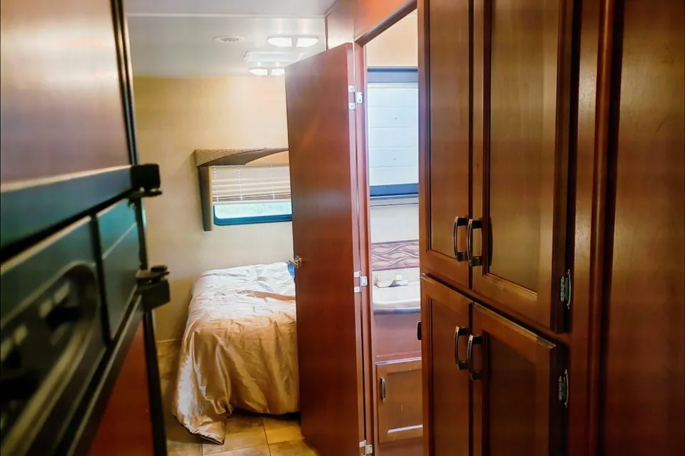 Family Sized Jayco 31 XL Class C - Come for a Tour!