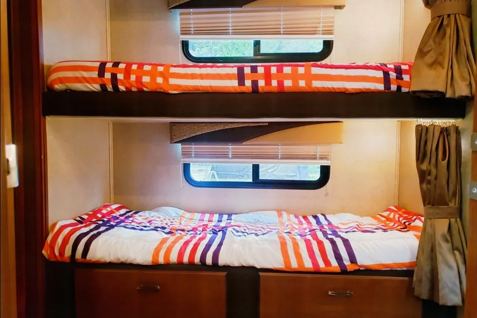Family Sized Jayco 31 XL Class C - Come for a Tour!