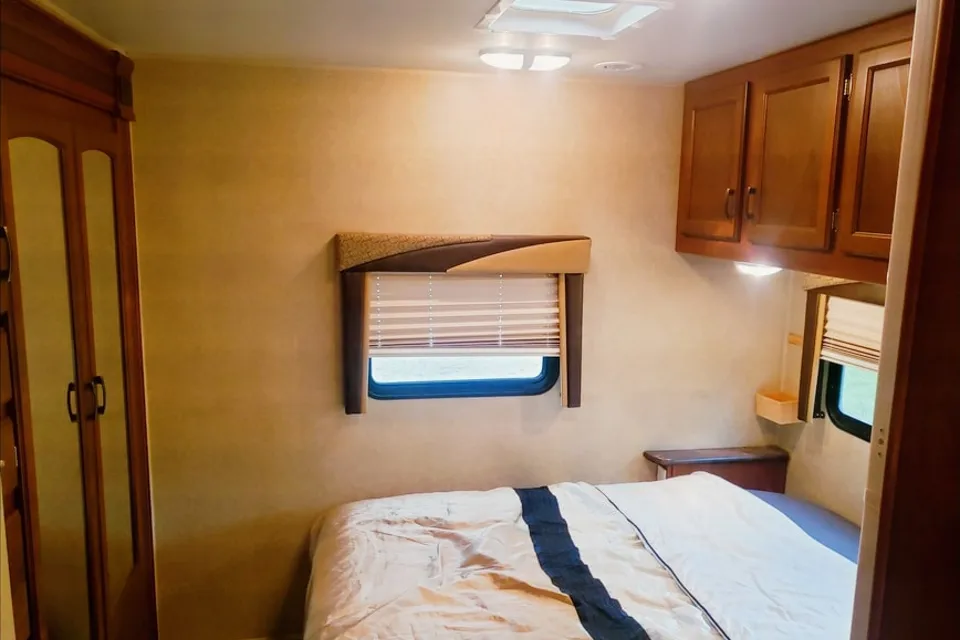 Family Sized Jayco 31 XL Class C - Come for a Tour!