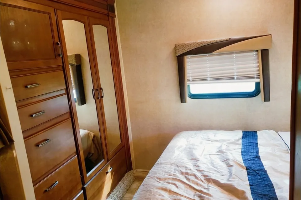 Family Sized Jayco 31 XL Class C - Come for a Tour!