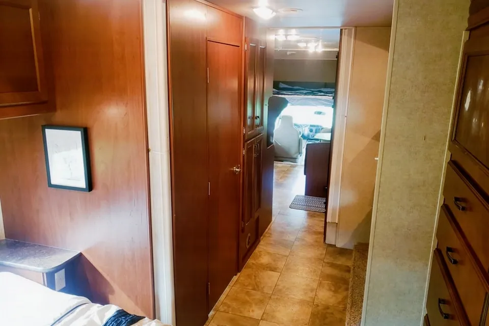 Family Sized Jayco 31 XL Class C - Come for a Tour!