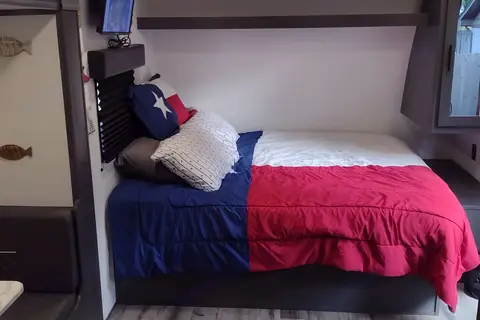 2024 Aspen with Bunks : Lightweight: Delivery Available ($85): Fully Equipped: No Prep Fee