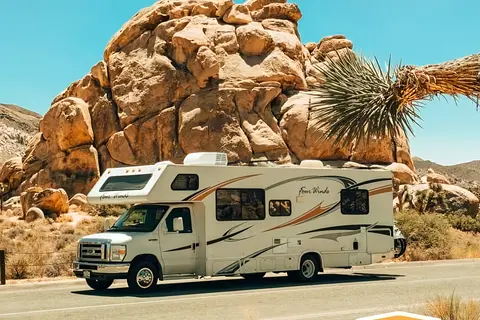 Thor Four Winds 28A (Renovated, Solar + Unlimited Starlink)