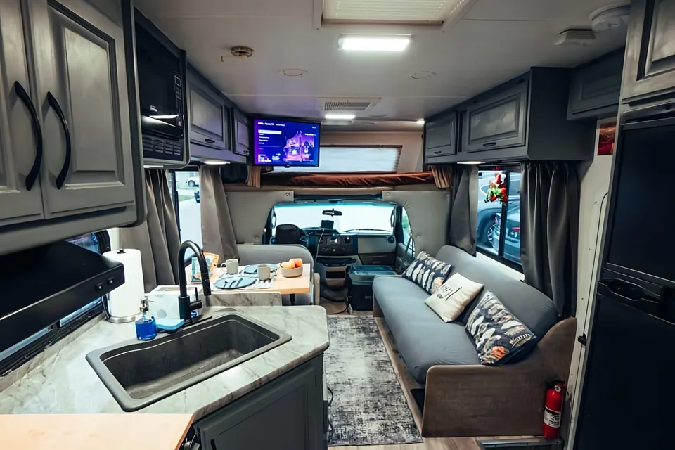 Thor Four Winds 28A (Renovated, Solar + Unlimited Starlink)