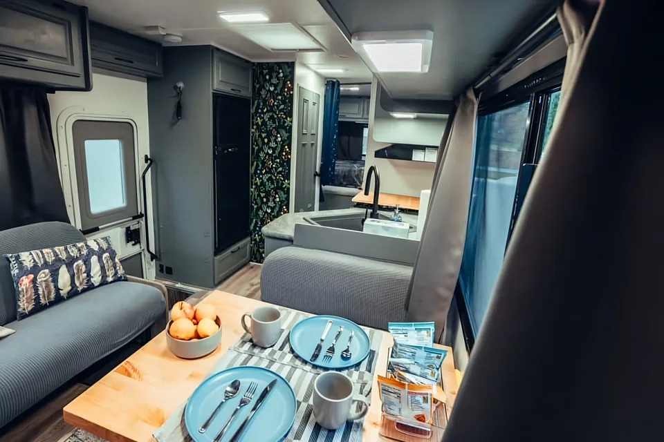 Thor Four Winds 28A (Renovated, Solar + Unlimited Starlink)