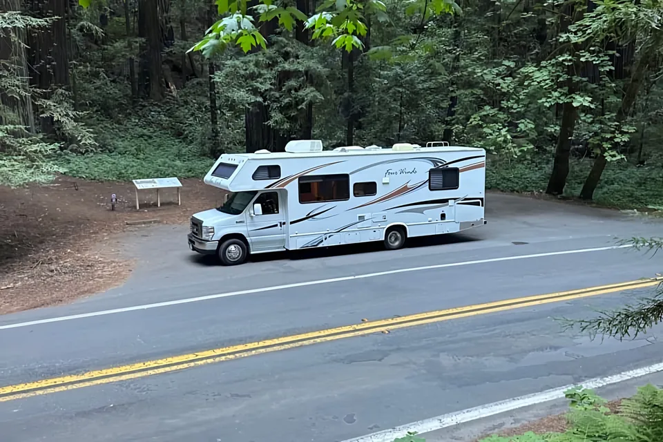 Thor Four Winds 28A (Renovated, Solar + Unlimited Starlink)