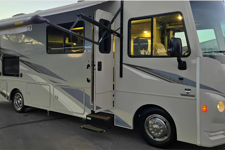 Winnebago Sunstar Class A