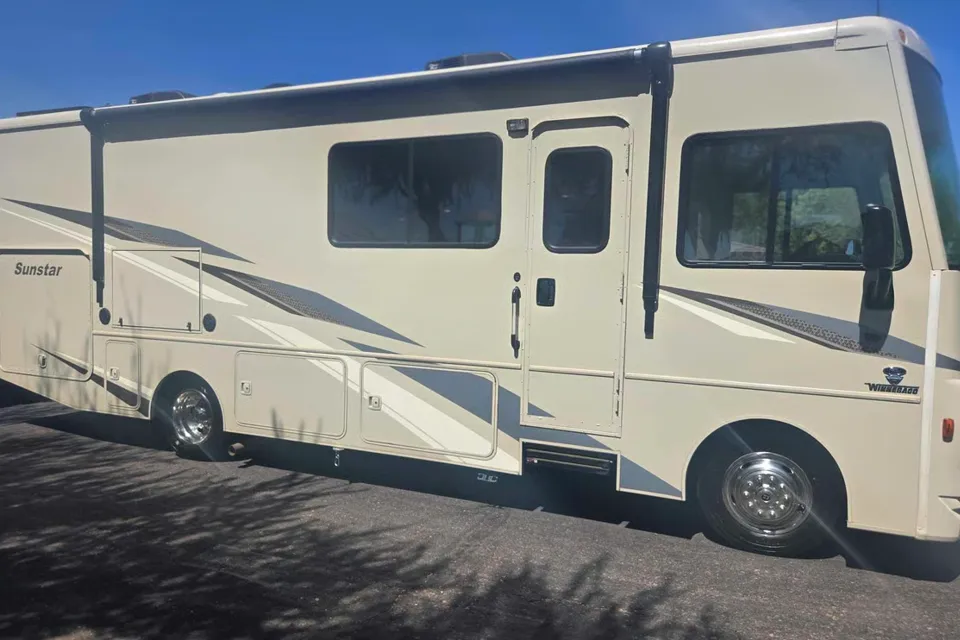 Winnebago Sunstar Class A