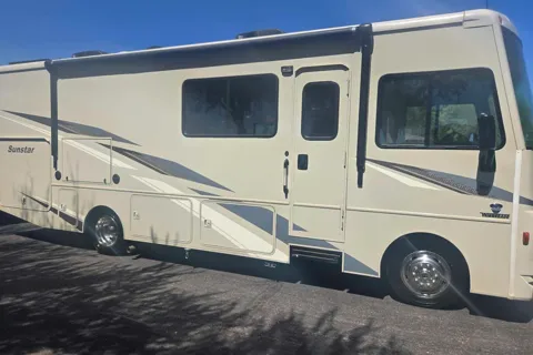 Winnebago Sunstar Class A