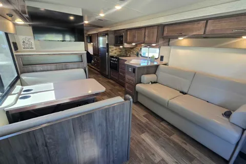 Winnebago Sunstar Class A