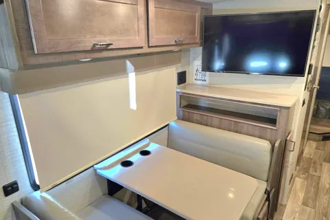 Winnebago Sunstar Class A