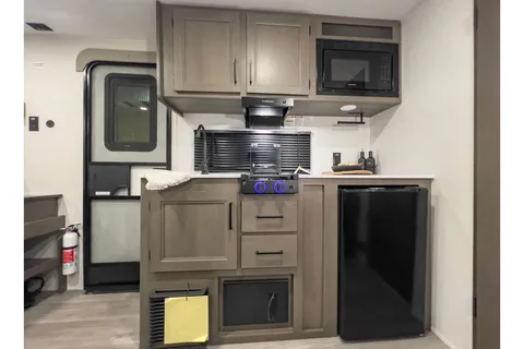 Grand Design Transcend One 151BH Travel Trailer