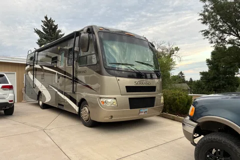 Mac's Thor Motor Coach Serrano Z 31 Class A