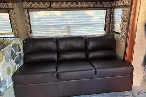 Mac's Thor Motor Coach Serrano Z 31 Class A