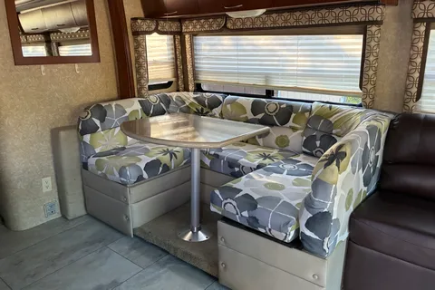 Mac's Thor Motor Coach Serrano Z 31 Class A