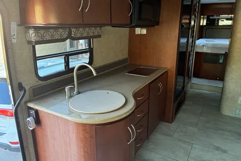 Mac's Thor Motor Coach Serrano Z 31 Class A