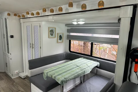 Classe A 27' : Le Campeur autonome / The boondocker