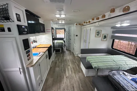 Classe A 27' : Le Campeur autonome / The boondocker