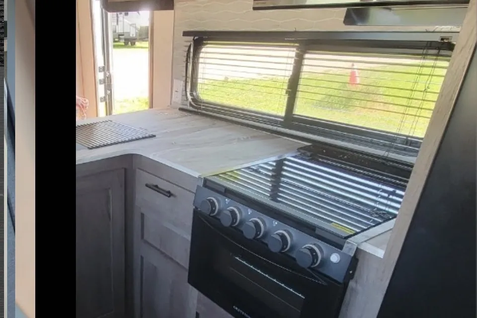 A & J's Salem cruise lite Travel Trailer