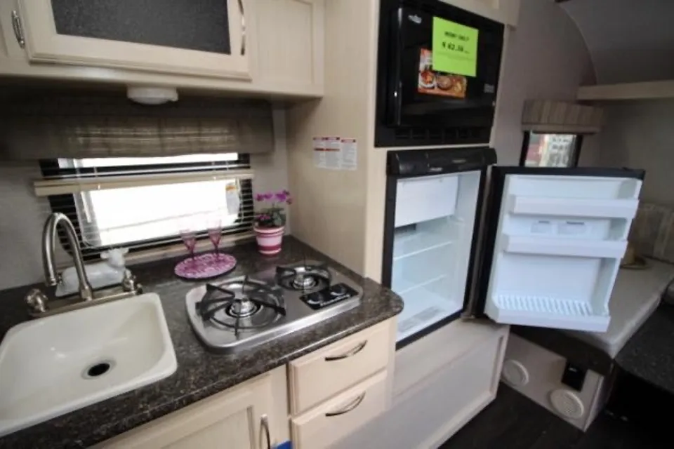 Petra's Winnebago Minnie Drop  Travel Trailer