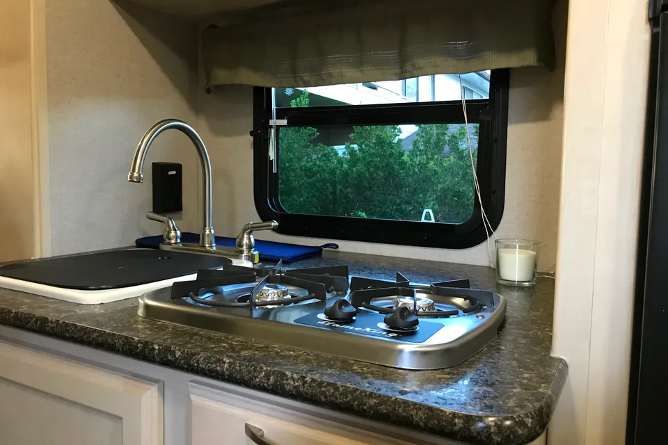 Petra's Winnebago Minnie Drop  Travel Trailer
