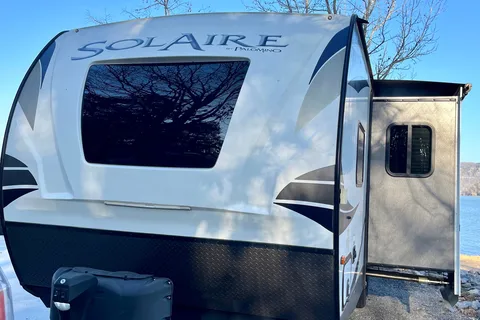The Wanderer - Palomino SolAire Ultra Lite 240BHS