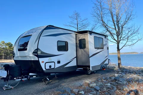 The Wanderer - Palomino SolAire Ultra Lite 240BHS