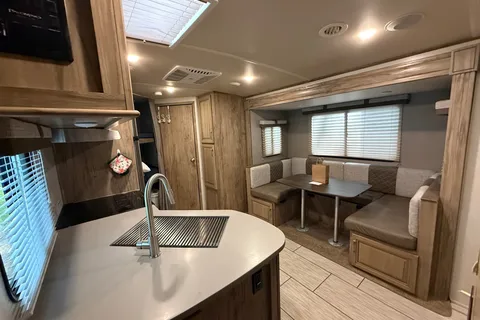 The Wanderer - Palomino SolAire Ultra Lite 240BHS
