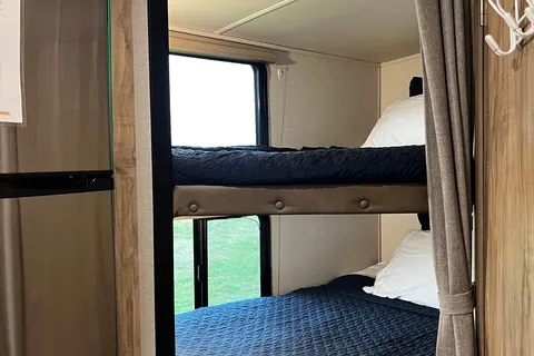 The Wanderer - Palomino SolAire Ultra Lite 240BHS