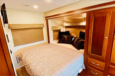NEW AND POPULAR: Sunseeker -Mercedes Benz