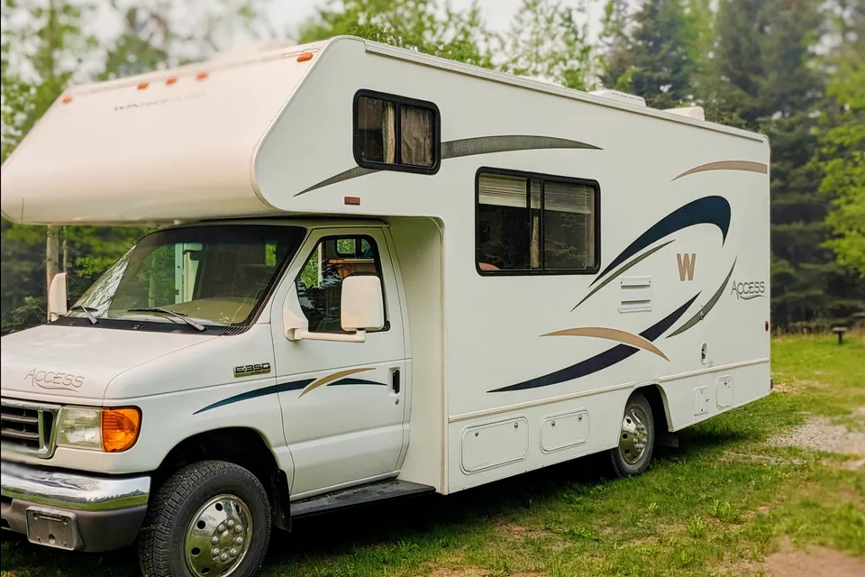 Raouf's Winnebago  2007  Access 