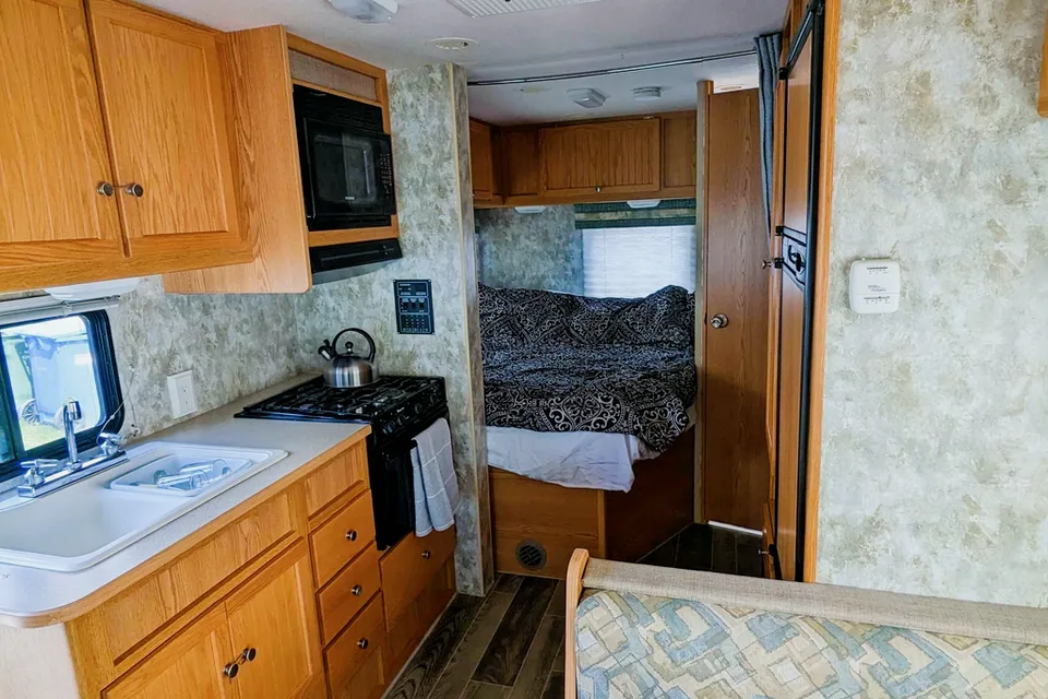 Raouf's Winnebago  2007  Access 