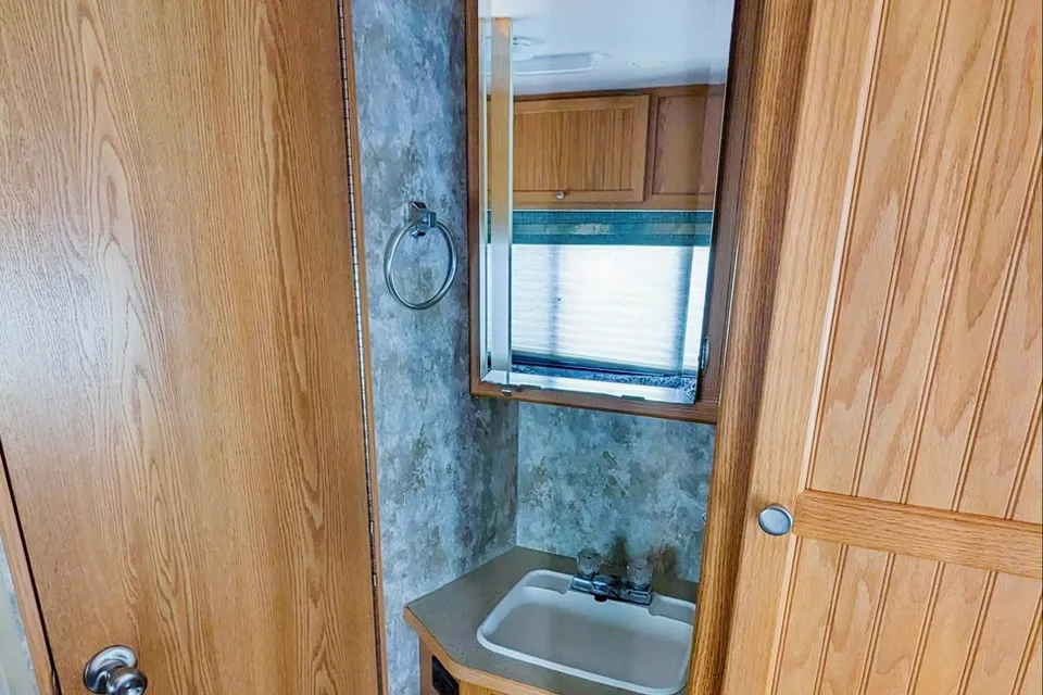 Raouf's Winnebago  2007  Access 