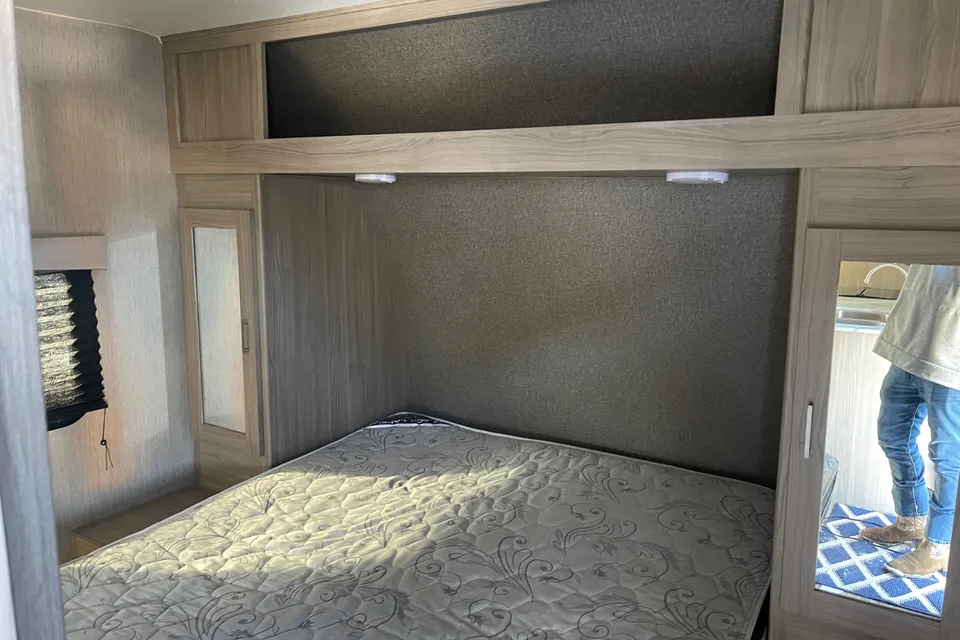 Coachmen Freedom Express