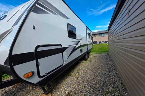MacGregor's Jayco Jay Feather 24RL Travel Trailer