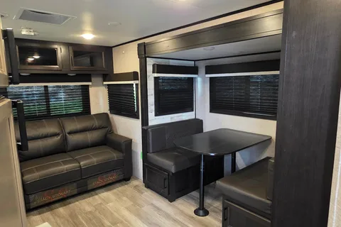 MacGregor's Jayco Jay Feather 24RL Travel Trailer