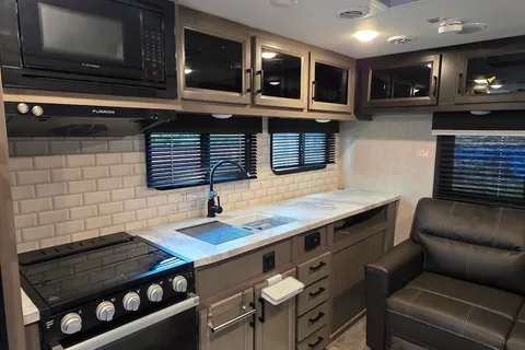 MacGregor's Jayco Jay Feather 24RL Travel Trailer