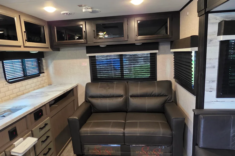 MacGregor's Jayco Jay Feather 24RL Travel Trailer