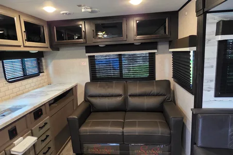 MacGregor's Jayco Jay Feather 24RL Travel Trailer
