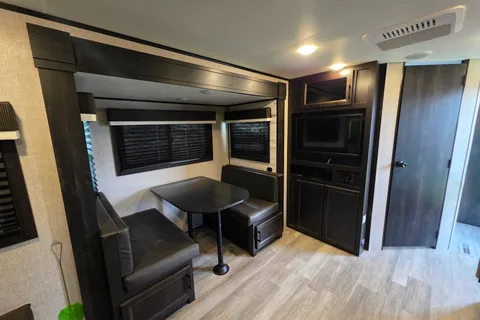 MacGregor's Jayco Jay Feather 24RL Travel Trailer