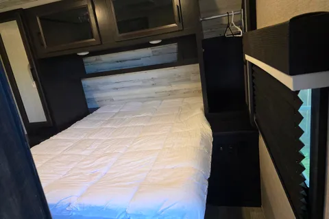 MacGregor's Jayco Jay Feather 24RL Travel Trailer