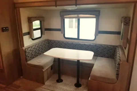 RV Bunk-Bed Vacation! (Minutes from Drumheller)